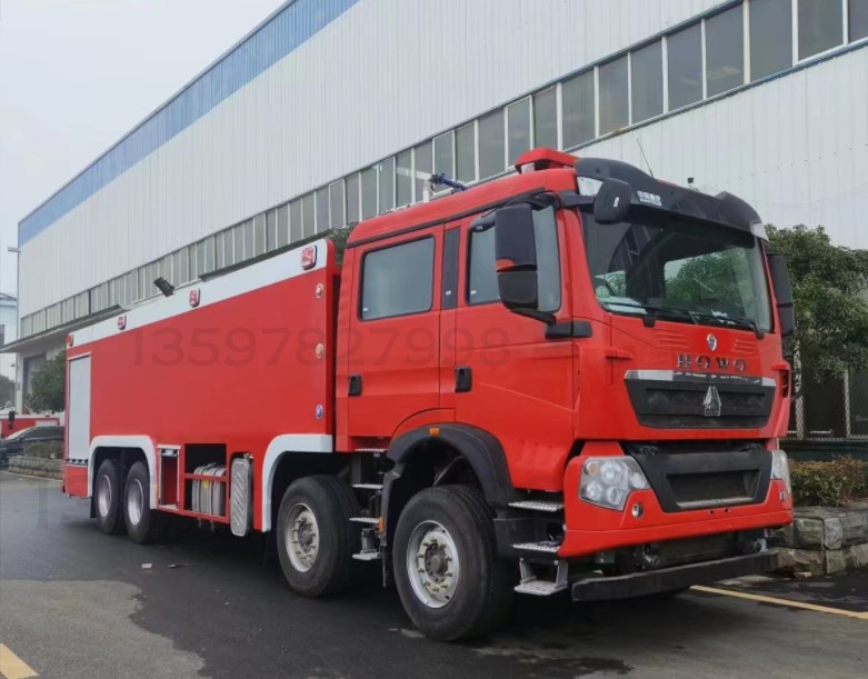 重汽豪沃25噸水罐消防車